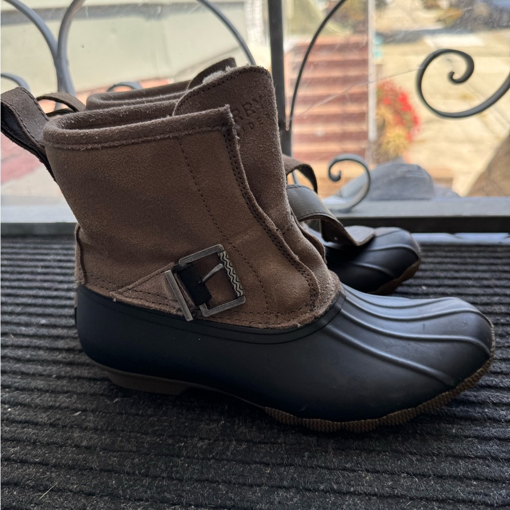 SPERRY - Brown and Navy Duck Boots